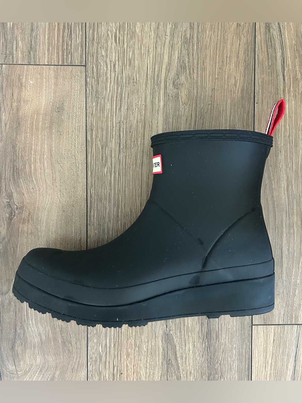 HUNTER Black Play Short Boot with Red Pull Tab